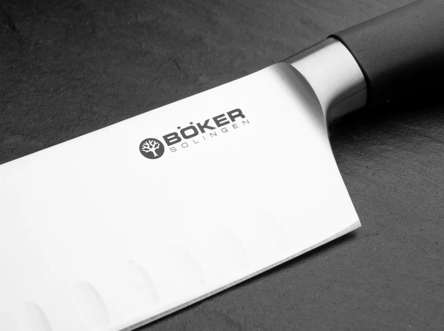 core_professional_santoku_2.webp Böker Manufaktur Solingen Core Professional Santoku mit Kullen