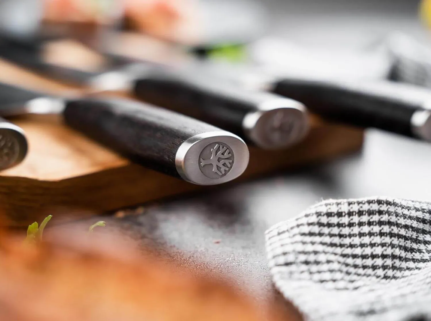 meisterklinge_damast_sant_3-1.webp Böker Manufaktur Solingen Meisterklinge Damast Santoku